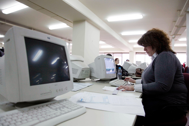 «Εκτός Δημοσίου 150.000 υπάλληλοι για να συνεχιστεί η βοήθεια»