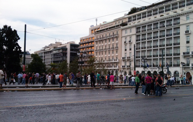 Φεύγουν από το Σύνταγμα, ενισχύουν τα μπλόκα