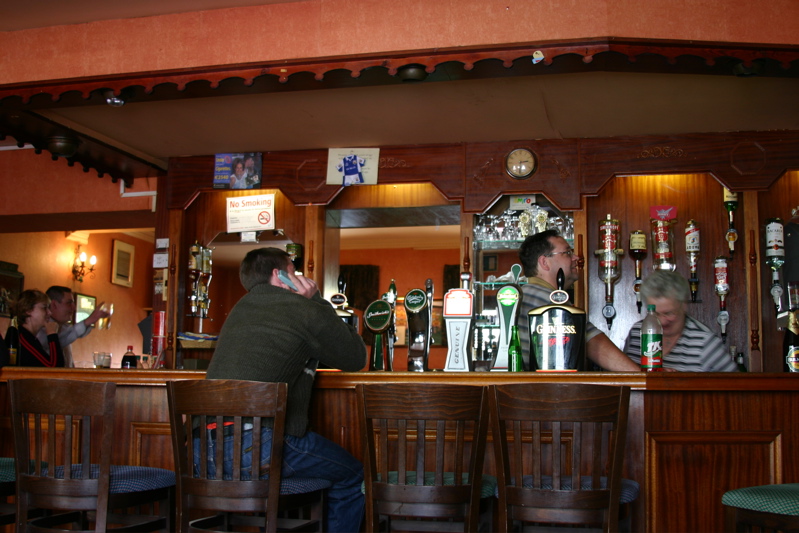 Έφηβοι στις pub με… εντολή της αστυνομίας!