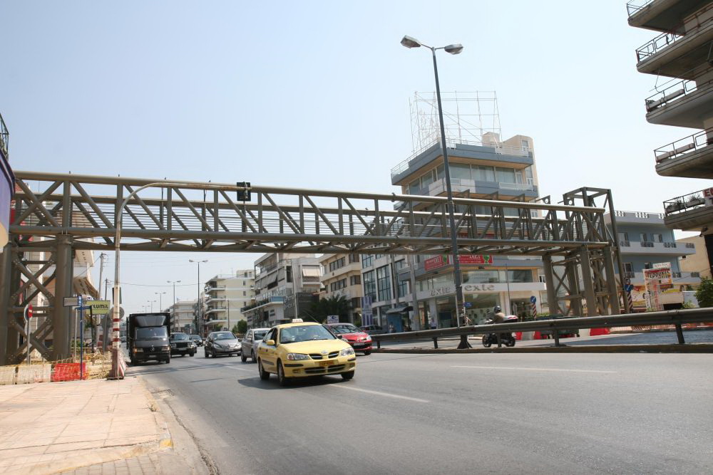 «Εχθρός» της πεζογέφυρας στο Μαρούσι ο καιρός