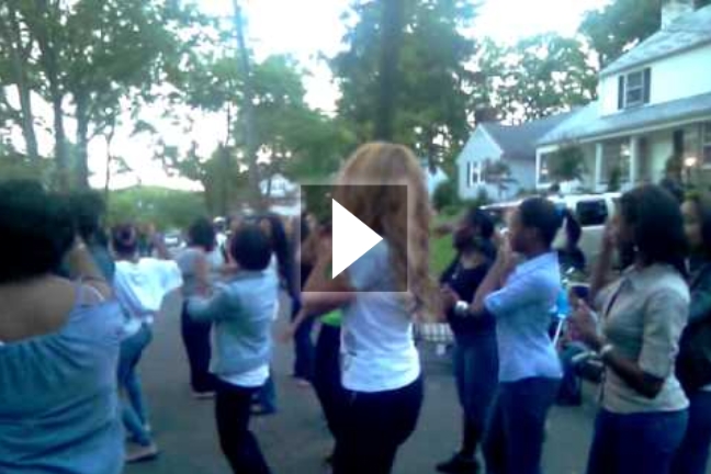 Ποια πασίγνωστη τραγουδίστρια χορεύει στους&#8230; δρόμους;