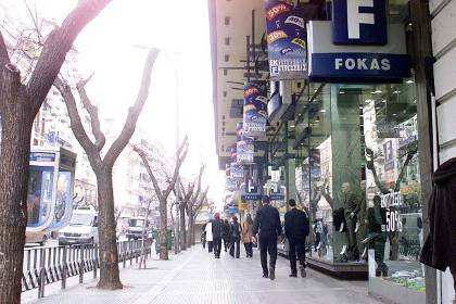 Σβήνουν τα φώτα τα εμπορικά καταστήματα Θεσσαλονίκης