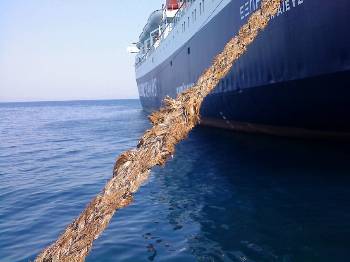 Σύγκρουση πλοίων στο λιμάνι του Πειραιά