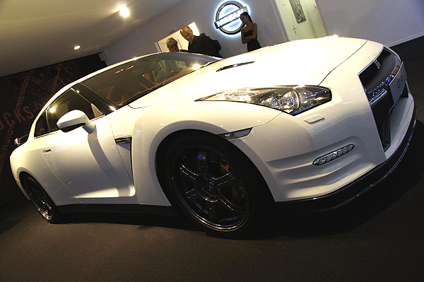Και το ανανεωμένο Nissan GT-R στο Παρίσι!