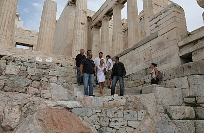 Με τις γόβες στην Ακρόπολη