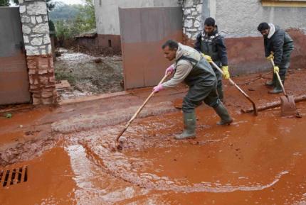 Τέσσερις νεκροί από την καταστροφή στην Ουγγαρία