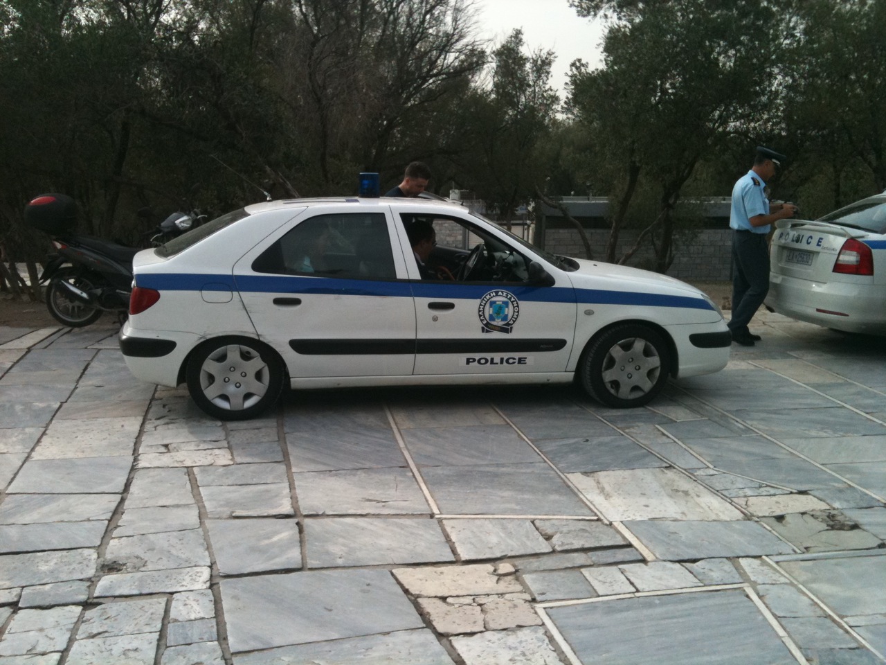 Με συλλήψεις απειλεί ο εισαγγελέας τους καταληψίες της Ακρόπολης