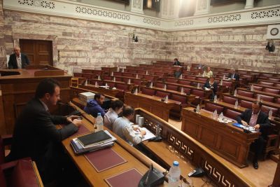 Νέος γύρος αντιπαραθέσεων στη Βουλή