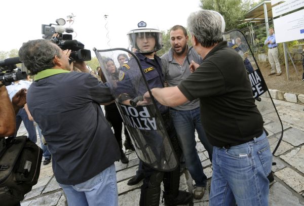 Μικροεπεισόδια έξω από την Ακρόπολη