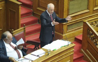 «Θετικά μηνύματα, αλλά δεν έχουμε φύγει από το τούνελ»