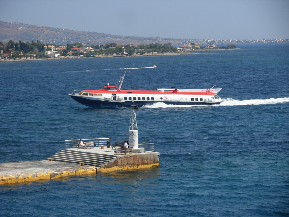 Ταλαιπωρία για τους επιβάτες του «Flying dolphin XVIII»