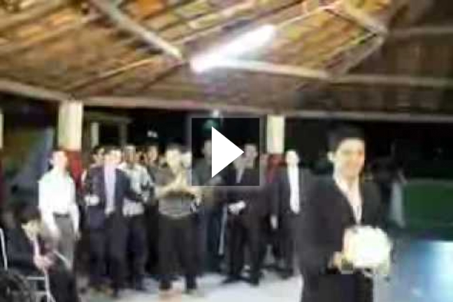Τι θα συνέβαινε αν πέταγε ο γαμπρός την ανθοδέσμη