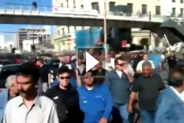Βγήκαν στο δρόμο οι εργαζόμενοι στη Ναυπηγοεπισκευαστική