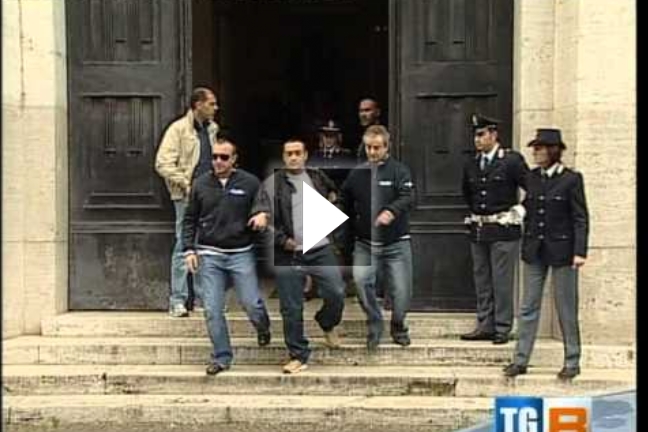 Δεκαέξι μέλη της ιταλικής μαφίας έπεσαν στα χέρια των αρχών