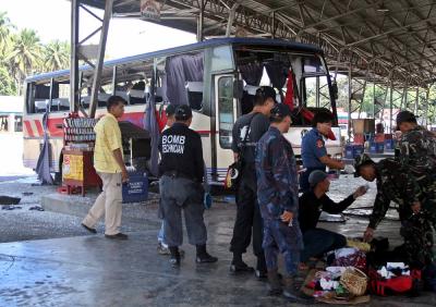 7 νεκροί από έκρηξη βόμβας σε λεωφορείο στις Φιλιππίνες