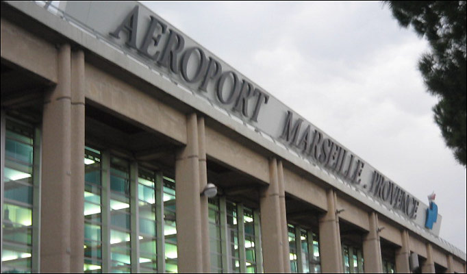 Αποκλεισμένος ο δρόμος που οδηγεί στο αεροδρόμιο της Μασσαλίας