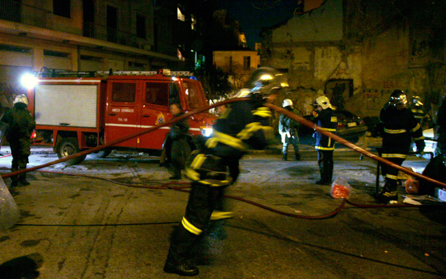 Φωτιά τα ξημερώματα στην Ομόνοια