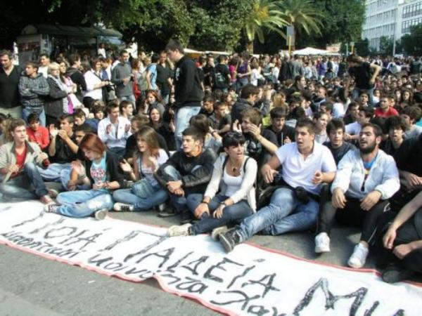 Διακόπηκε η παρέλαση στα Χανιά