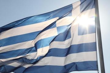 Έκαψαν ελληνική σημαία στο Καρπενήσι
