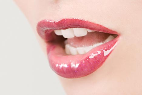 Συμβουλές για μακιγιάζ που τονίζει τα χείλη