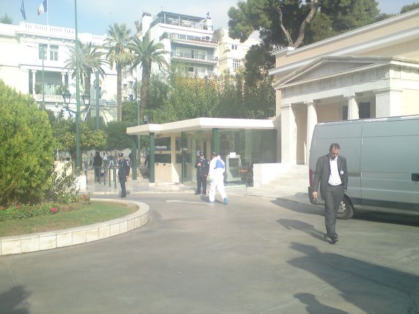 Πώς βρέθηκε η βόμβα στο Μαξίμου;