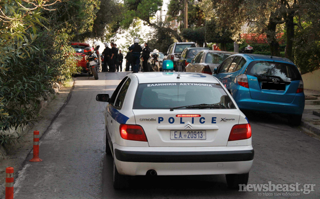 Παρέδωσε ύποπτους φακέλους στο ΑΤ Παγκρατίου