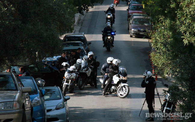 Πυροτεχνουργοί και στο στρατιωτικό αεροδρόμιο της Ελευσίνας