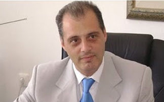 Πώς μία φάρσα έγινε θέμα στη Βουλή