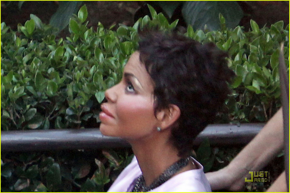 Τι έπαθε η Halle Berry;
