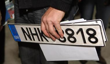 Επιστρέφονται οι πινακίδες κυκλοφορίας λόγω… εκλογών