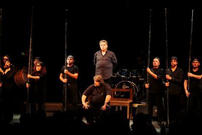 Πρεμιέρα έκαναν οι ανατρεπτικοί «Άγαμοι Θύται»