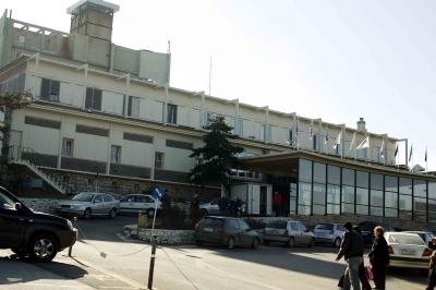 Κατεδαφίζεται το Μον Παρνές
