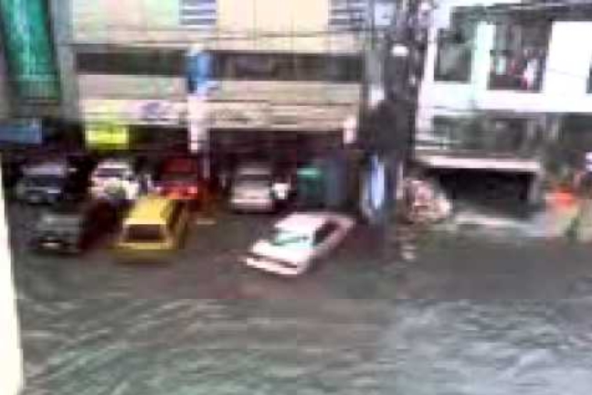 Συνεχίζονται οι φονικές πλημμύρες στην Ταϊλάνδη