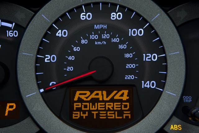Ηλεκτρικό Toyota RAV4 by&#8230; Tesla