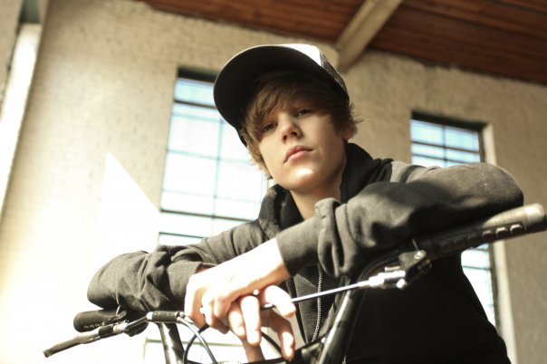 Ο Justin Bieber λανσάρει ακουστικά