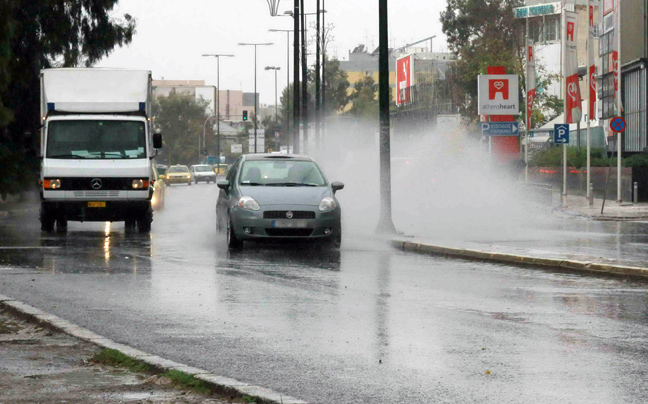 Προβλήματα στη Λαμία από τη σφοδρή βροχόπτωση