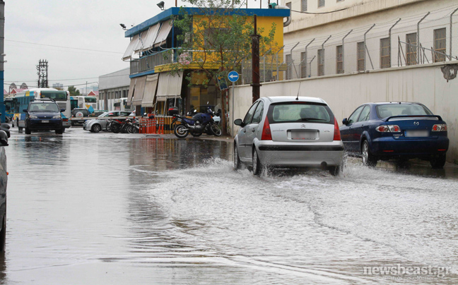 Πλημμύρισαν σπίτια, καταστήματα και δρόμοι