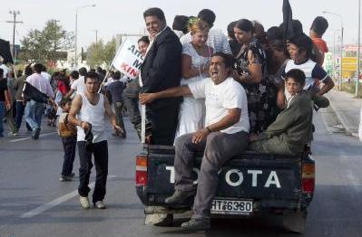 Αθίγγανοι επιτέθηκαν σε αστυνομικούς στο Σχιστό