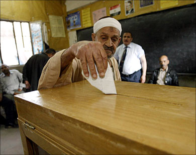 Μάχη Μουρσί-Σαφίκ στις εκλογές της Αιγύπτου
