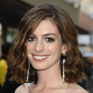 Η Anne Hathaway σε ρόλο… πουλιού