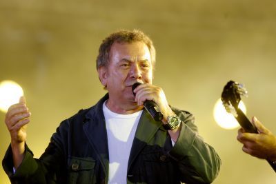 «Απαγορευμένα τραγούδια» με το Μανώλη Μητσιά