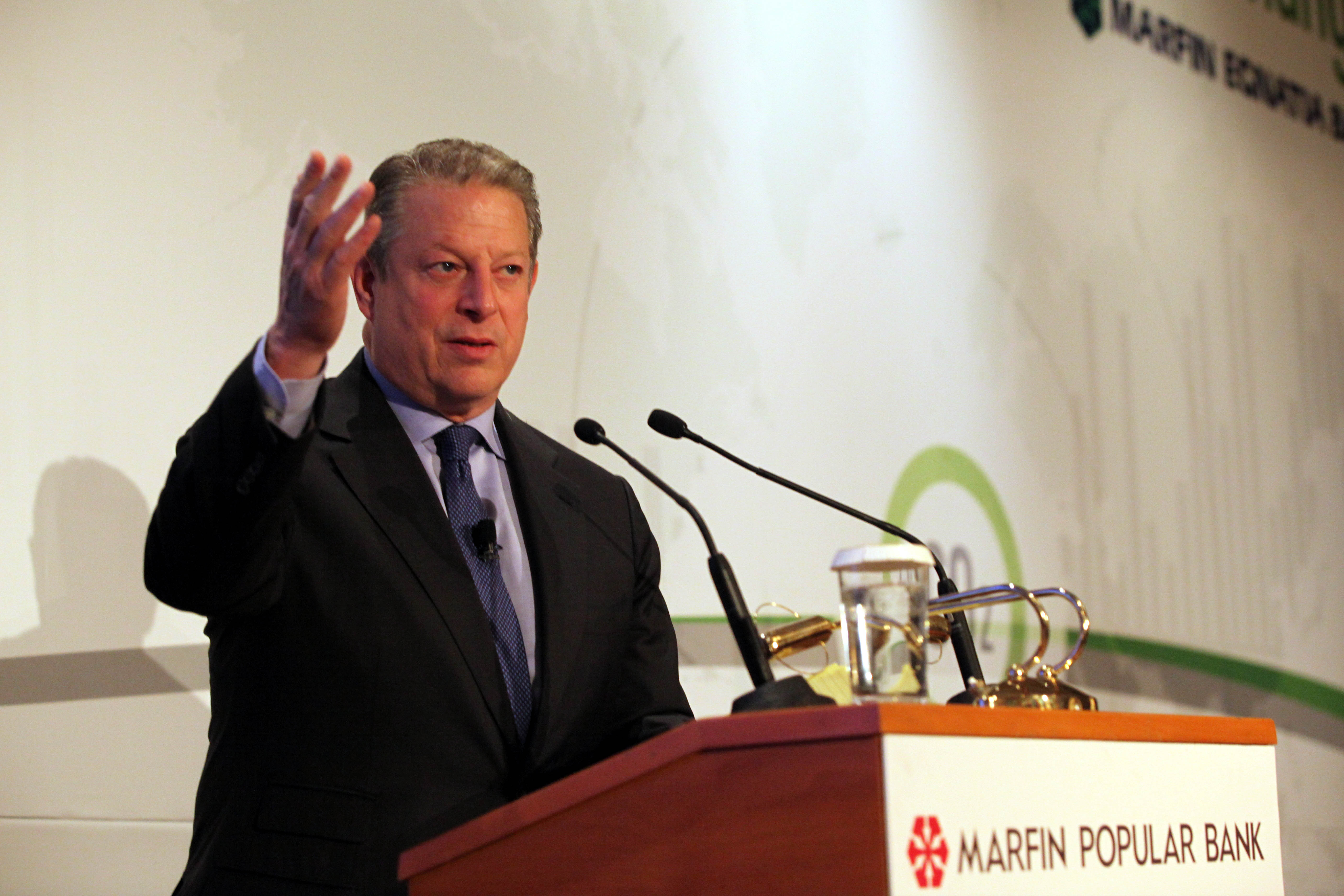 Αλ Γκορ: Κίνδυνοι και ευκαιρίες από την κρίση