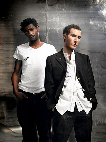 Ανατρεπτικό ντουέτο για τους Massive Attack