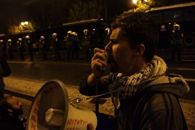 Αντιδρούν στα μέτρα της τρόικας οι δημόσιοι υπάλλληλοι