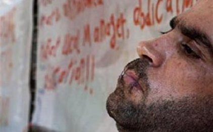 Δεν υποχωρούν οι ιρανοί απεργοί πείνας