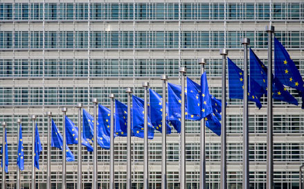 Η Ευρωπαϊκή Επιτροπή δεσμεύεται για ενισχυμένη διαφάνεια