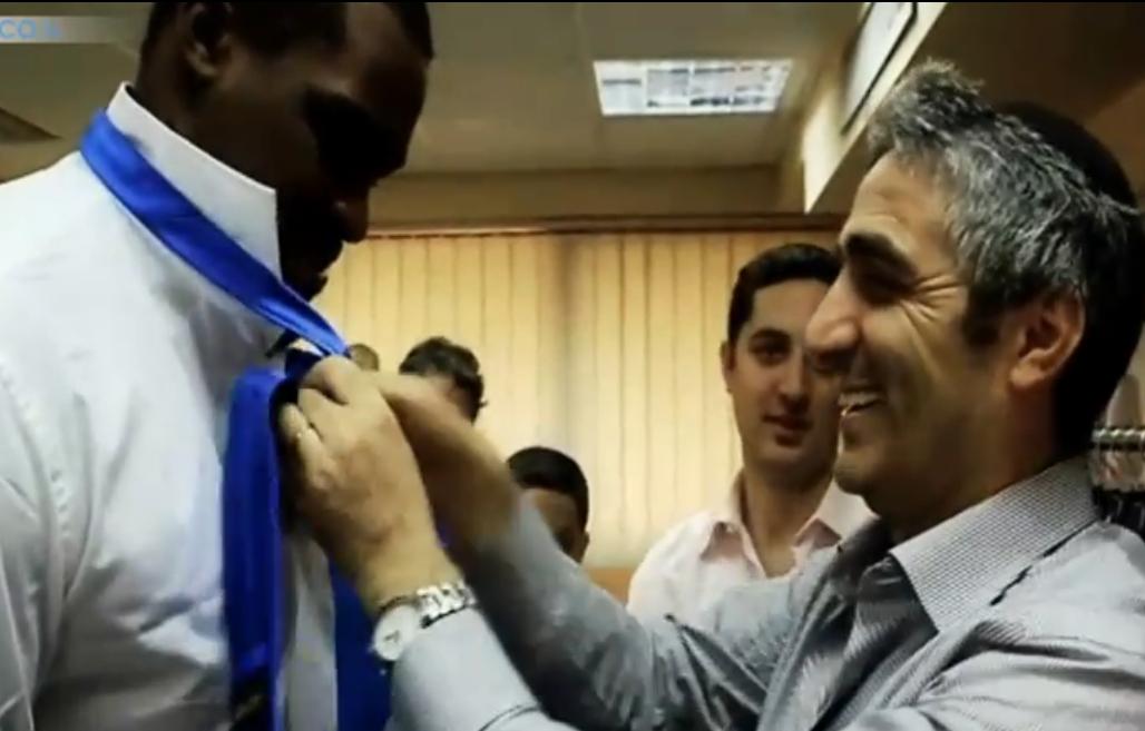 Έραψε… κοστούμι ο Σοφοκλής