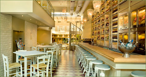 Μια «kuzina» απέναντι από το ναό του Ηφαίστου