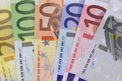 Κατά της αναδιάρθρωσης του ελληνικού χρέους η ΕΚΤ