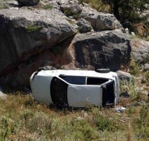 Αυτοκίνητο έπεσε σε χαράδρα στην Πεντέλη